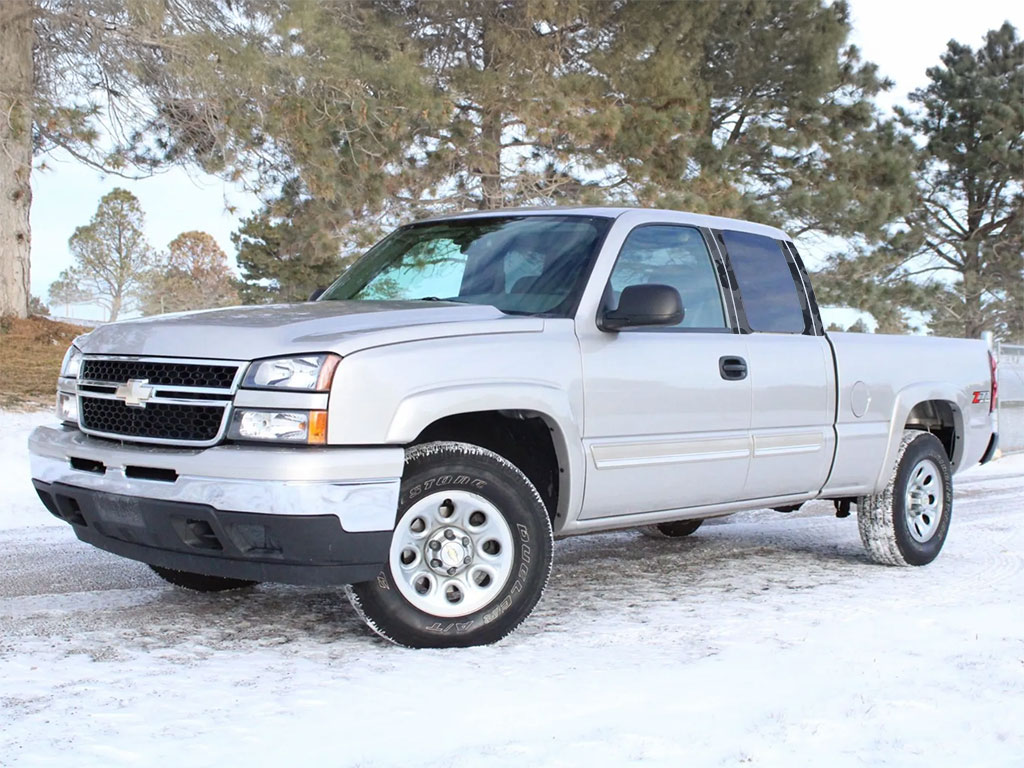 Chevrolet Silverado 2000-2006 Regular / Crew Cab Camo Pillar Trim