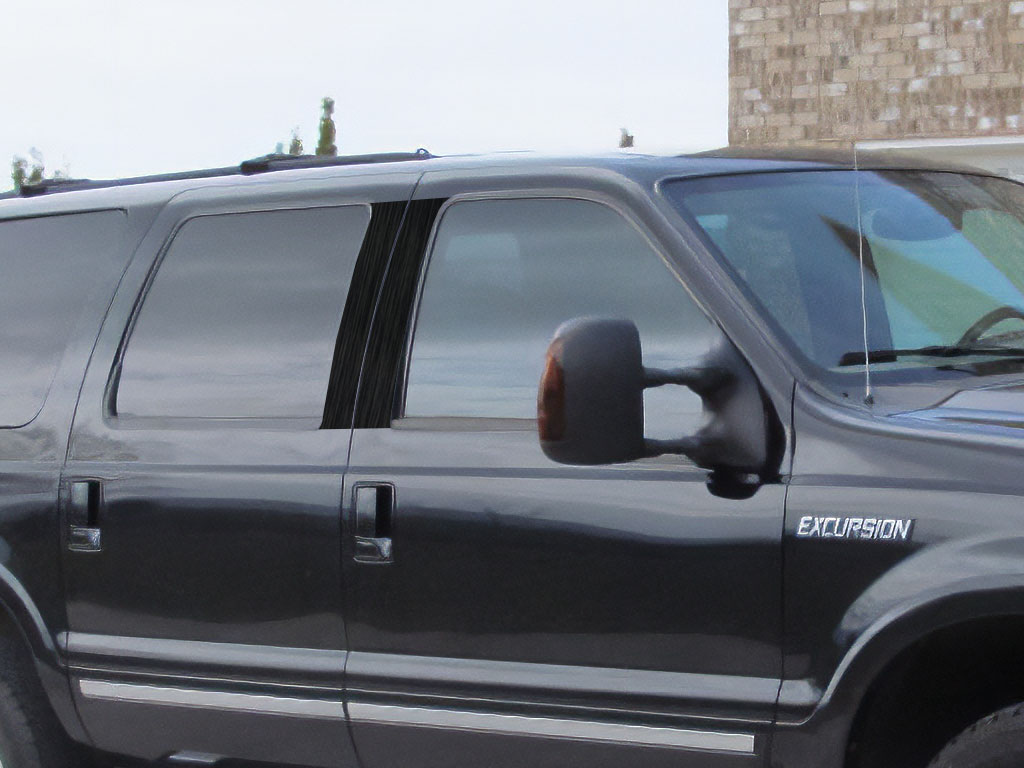 Rtrim™ Ford Excursion 2000-2005 Brushed Aluminum Black Pillar Post Trim