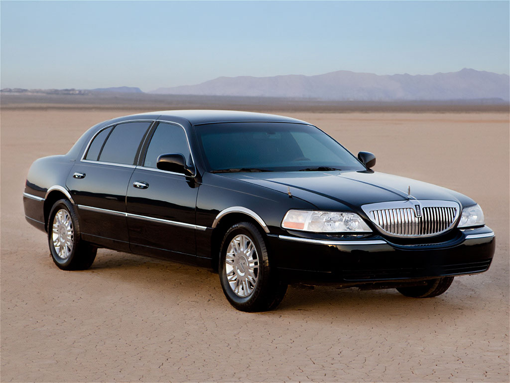 Lincoln Town Car 1998-2011 Matte Black Pillar Trim