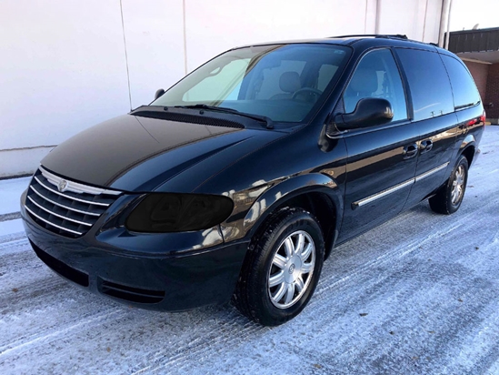 Chrysler Town and Country 2005-2007 Headlight Tint