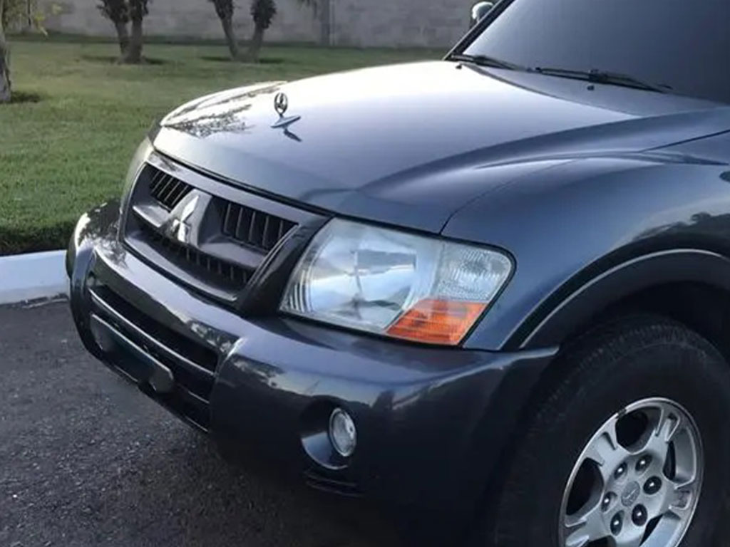 Avery Dennison™ Mitsubishi Montero 2003-2006 Headlight Protection Film