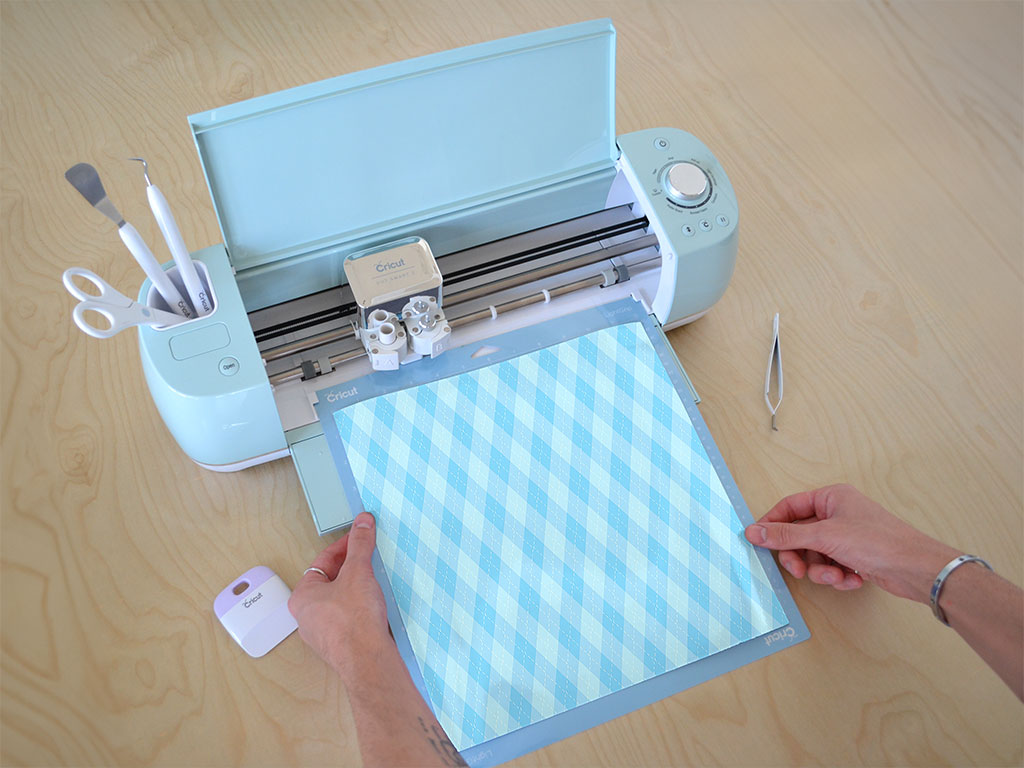 Mother Robin Argyle Cricut Compatible Vinyl